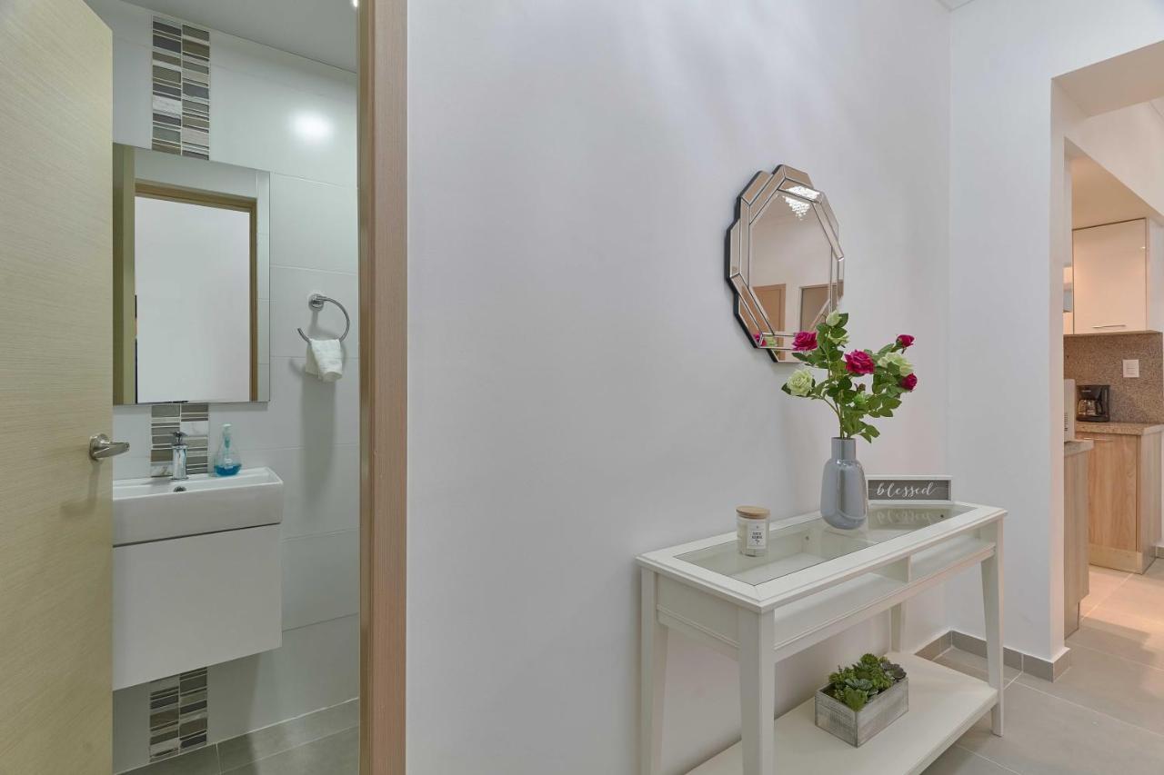 Dom. Rep. Exclusive 2 Bed Apt. Evaristo Morales Santo Domingo Dış mekan fotoğraf